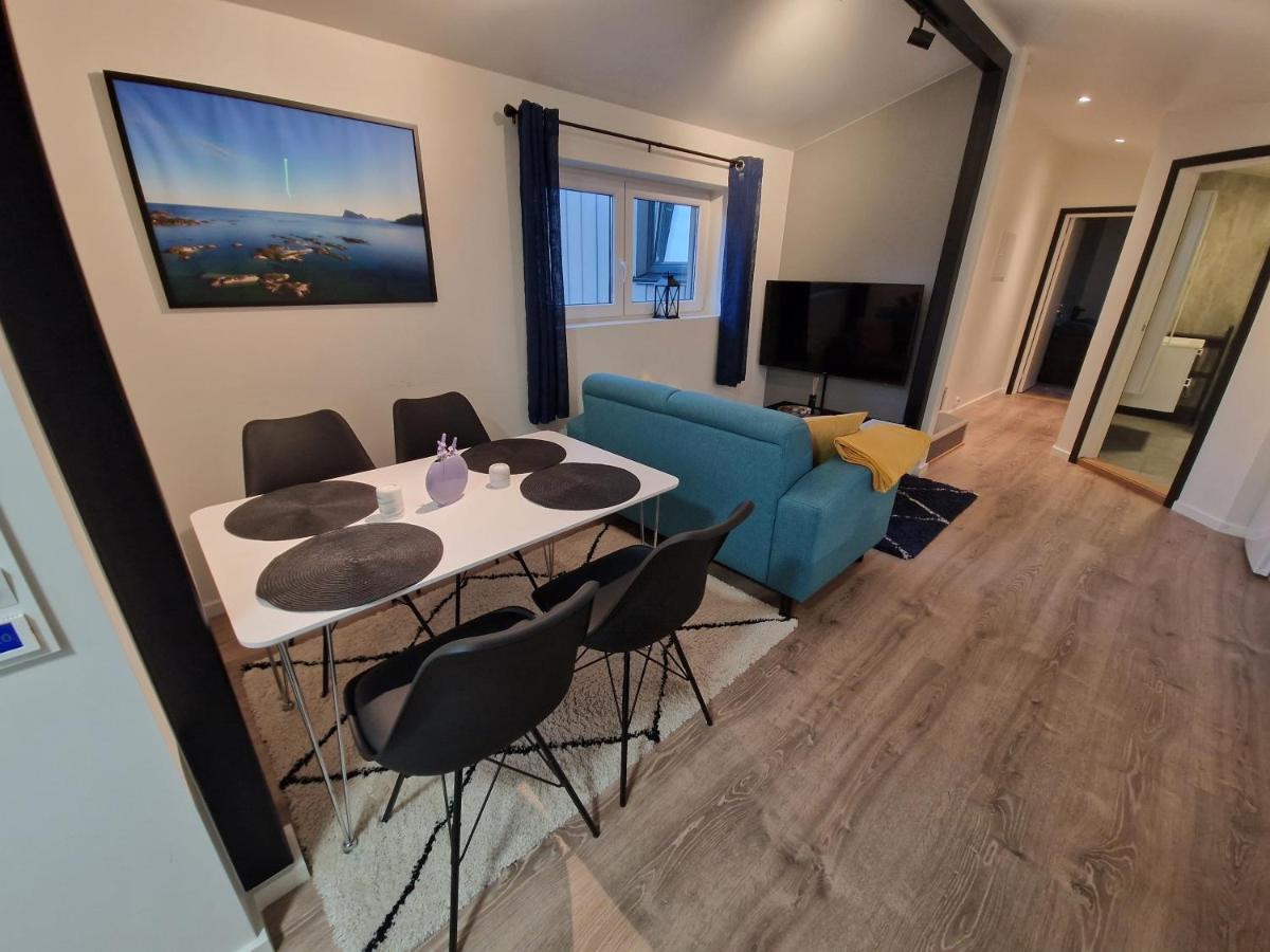 Northern Living 1 Room With Shared Bathroom Tromsø Eksteriør billede